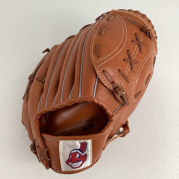 Other - Cleveland Indians Baseball Glove Genuine Cowhide Laced Flex Action 2606